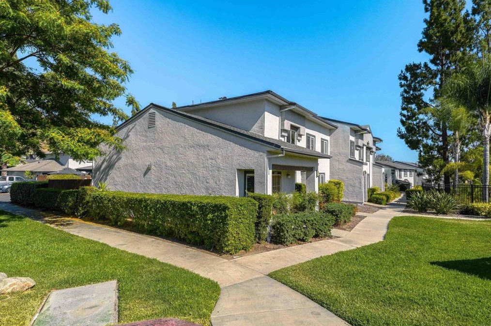 10628 Queen Jessica Ln, Santee, CA 92071