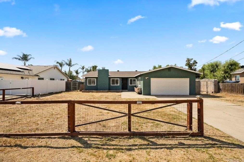1648 H St, Ramona, CA 92065-2637