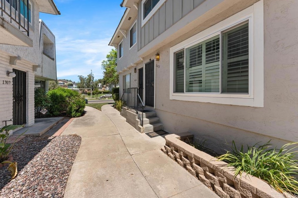 9445 Carlton Oaks Dr #b, Santee, CA 92071