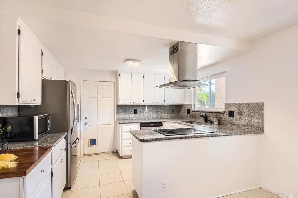 1858 Canyon Heights Rd, Fallbrook CA  92028-9784 exterior