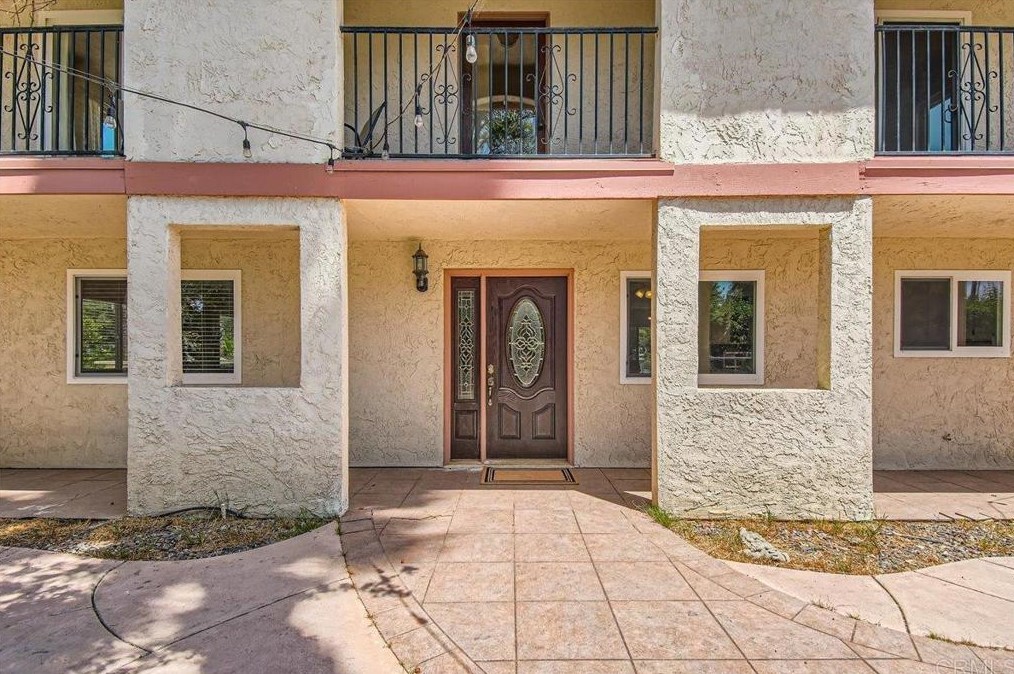 1858 Canyon Heights Rd, Fallbrook CA  92028-9784 exterior