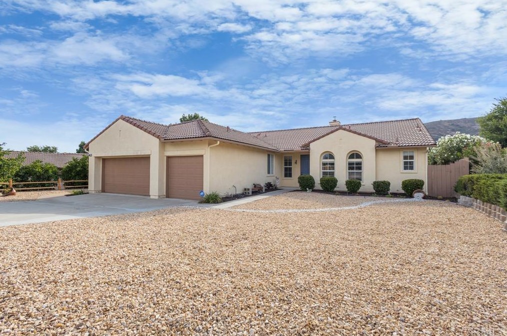 16467 Open View Rd, Ramona, CA 92065-5922