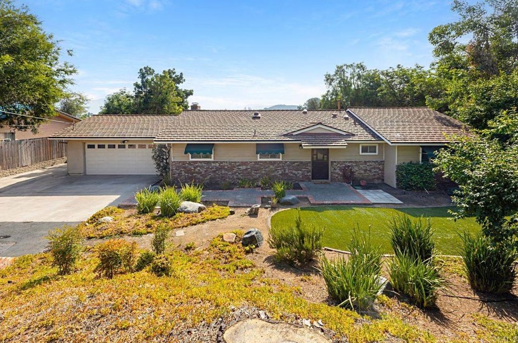 9073 Paradise Park Dr, Lakeside, CA 92040
