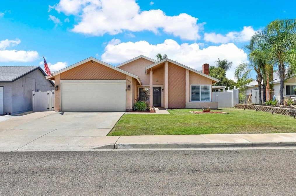 9736 Kenesaw Ct, Santee, CA 92071
