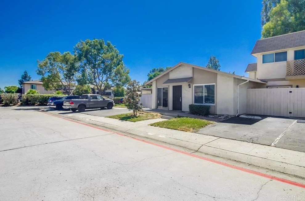 10018 Santana Ranch Ln, Santee, CA 92071