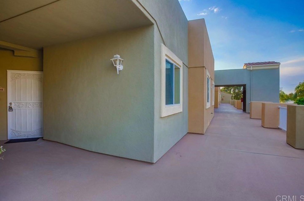 404 Horne St, Oceanside CA  92054-4166 exterior