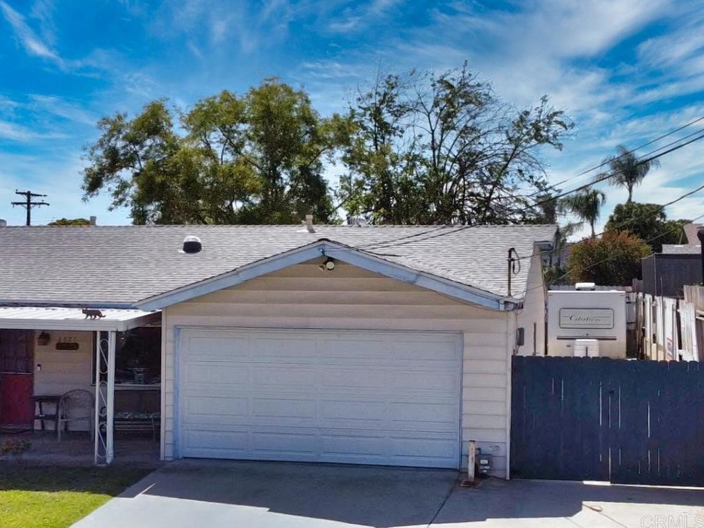 8821 Siwanoy Ct, Santee, CA 92071
