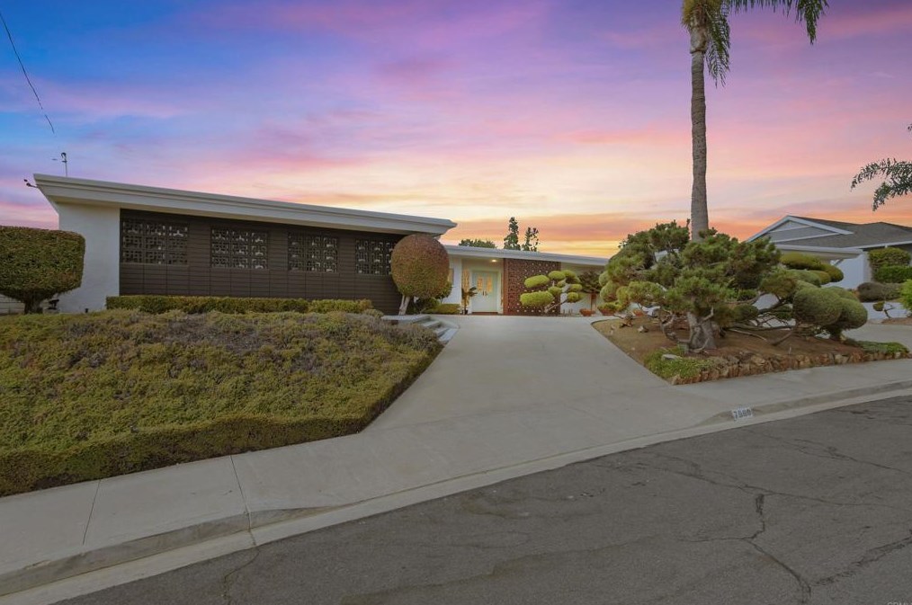 7960 Shadow Hill Dr, La Mesa, CA 91941