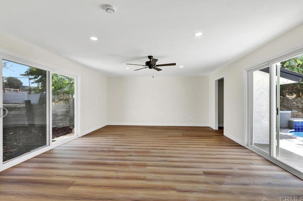 2446 Vista Way, Vista CA 92083-6228 exterior