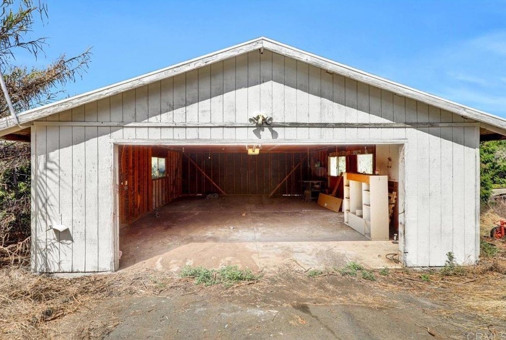 2446 Vista Way, Vista CA 92083-6228 exterior