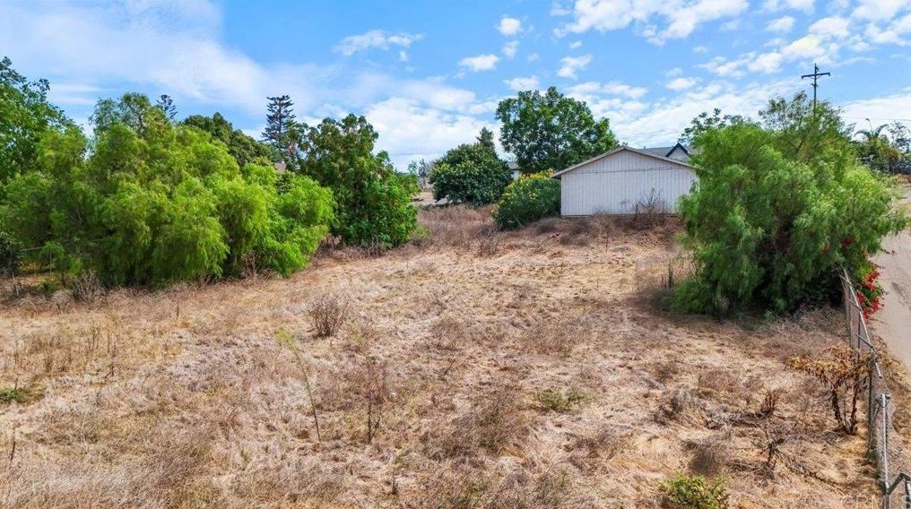 2446 Vista Way, Vista CA 92083-6228 exterior