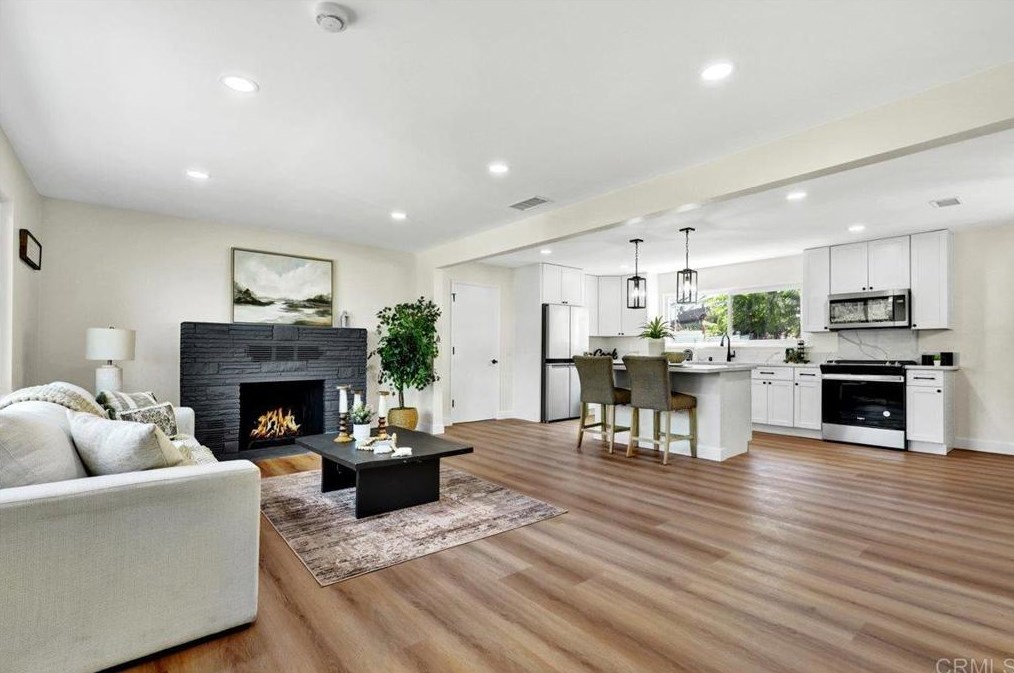 2446 Vista Way, Vista CA 92083-6228 exterior