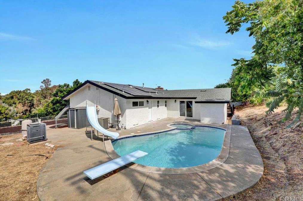 2446 Vista Way, Vista CA 92083-6228 exterior