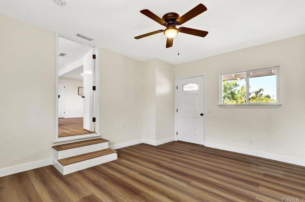 2446 Vista Way, Vista CA 92083-6228 exterior