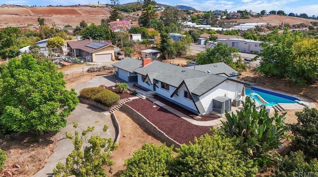 2446 Vista Way, Vista, CA 92084-1904