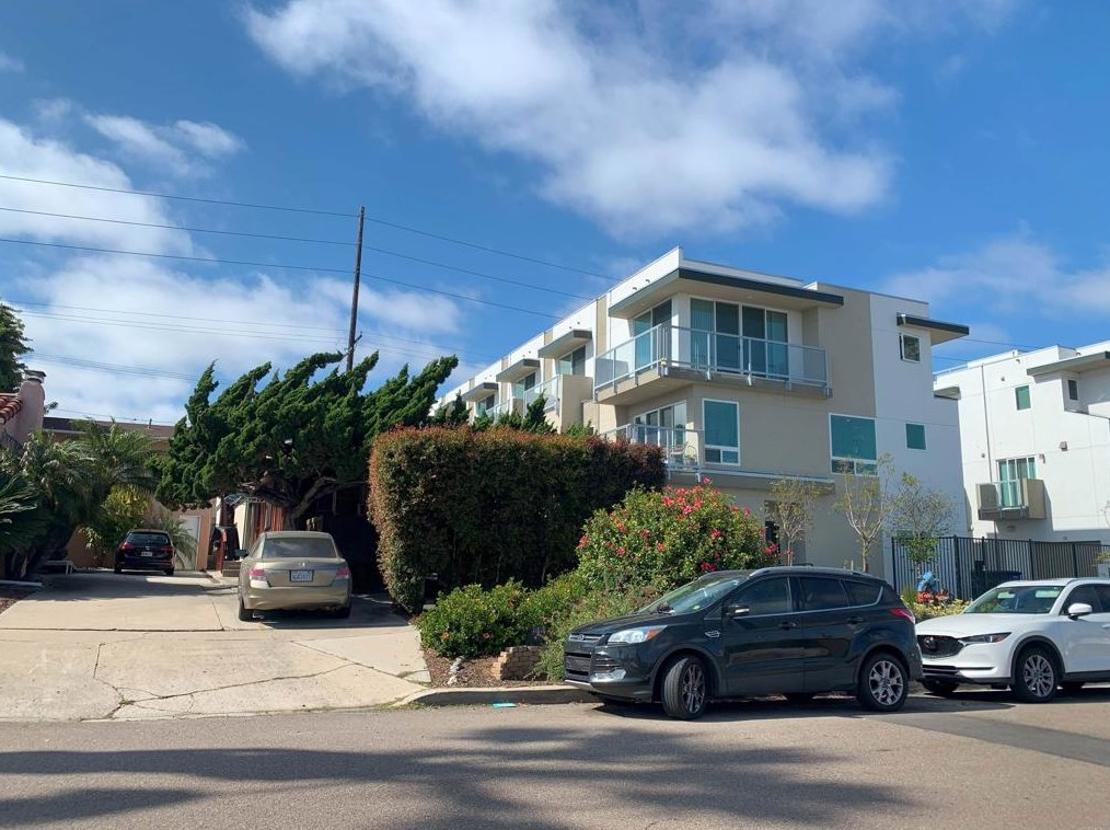 1944 Hornblend St, San Diego, CA 92109-4546