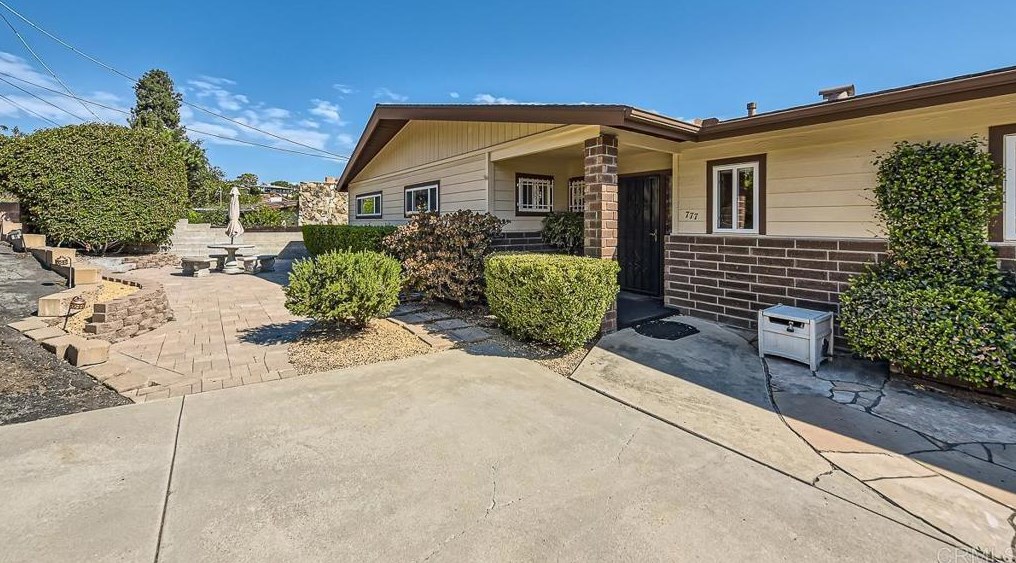 777 Hacienda Dr, El Cajon, CA 92020-1711