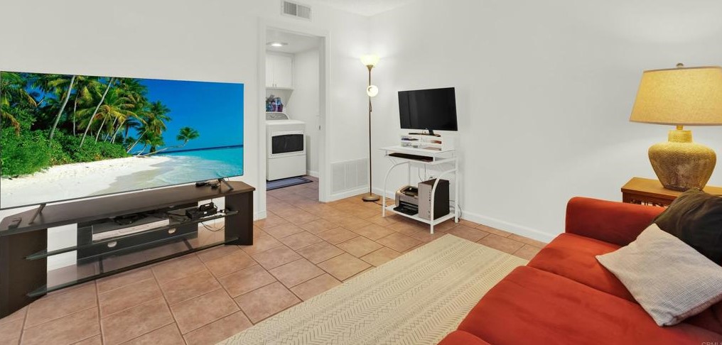 11855 Avenida Marcella, El Cajon CA 92019-4045 exterior