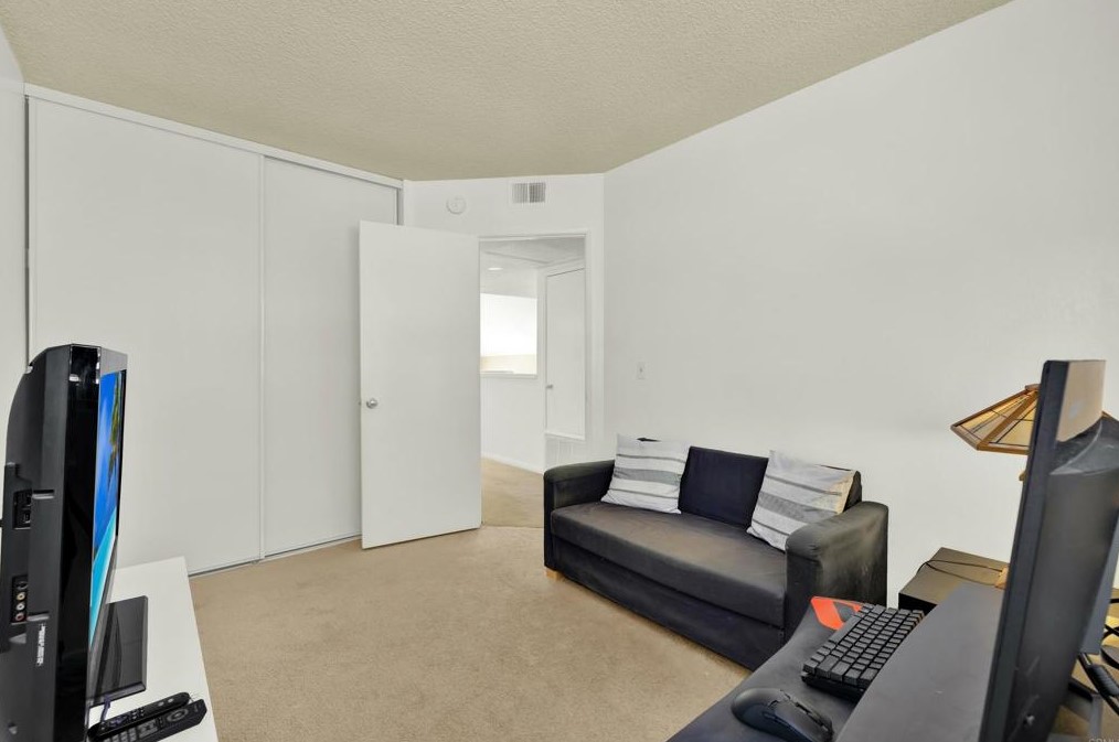 11855 Avenida Marcella, El Cajon CA 92019-4045 exterior