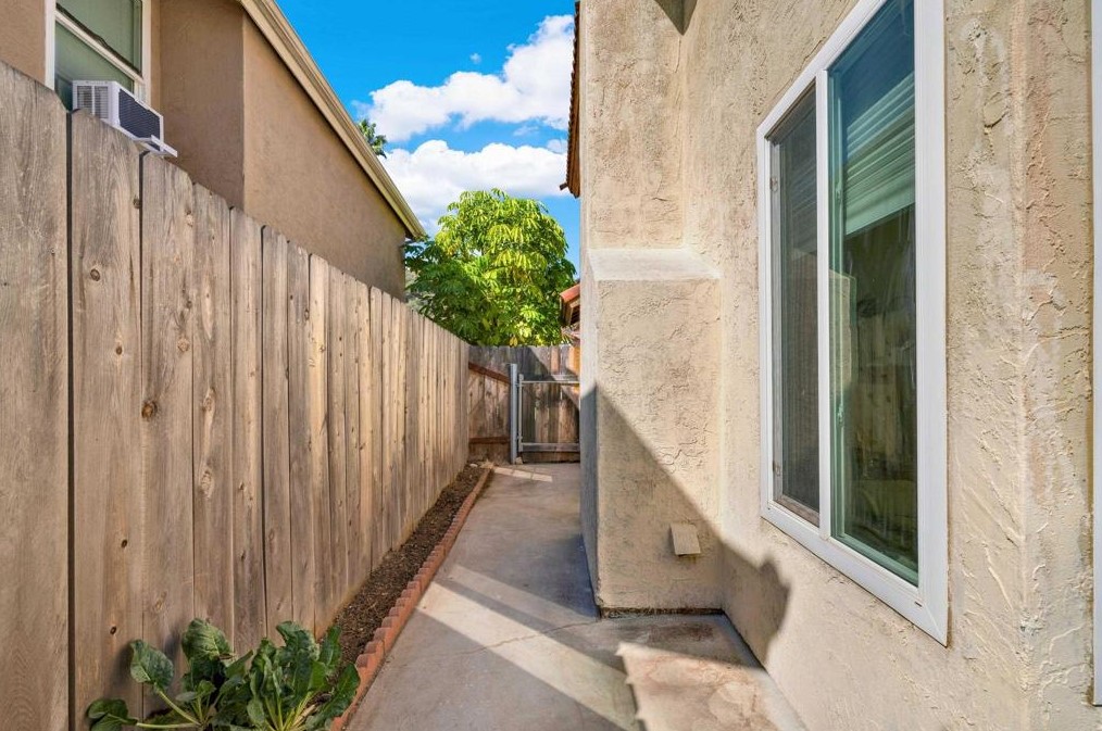 11855 Avenida Marcella, El Cajon CA 92019-4045 exterior