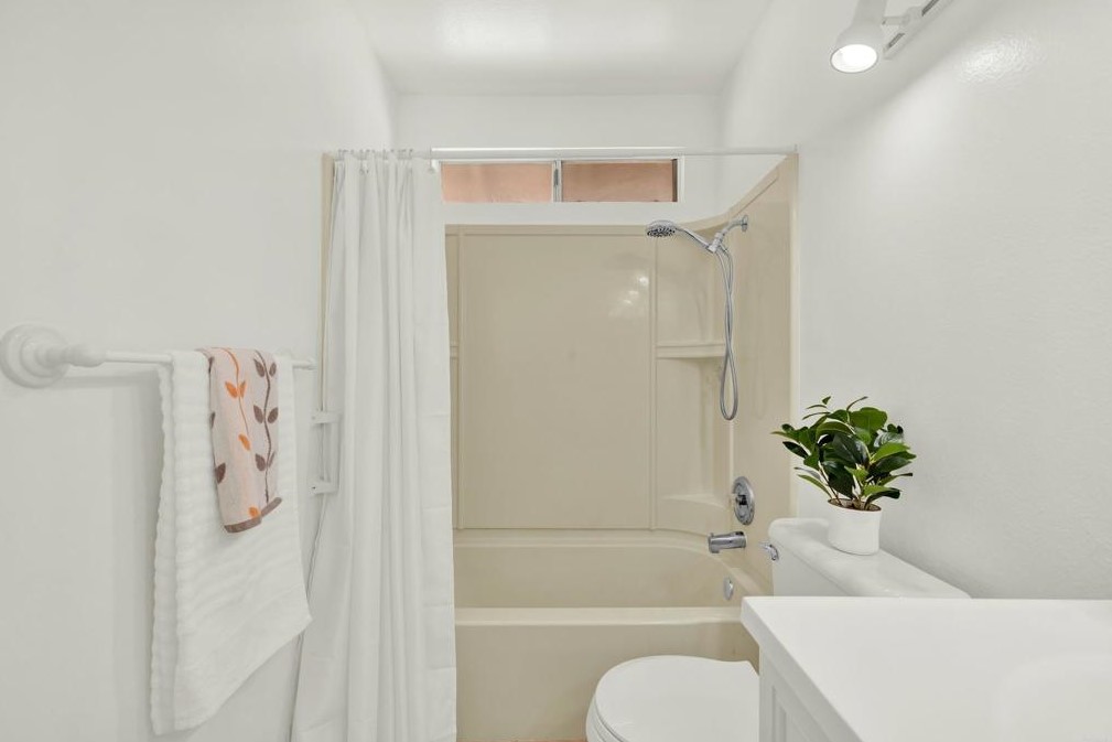 11855 Avenida Marcella, El Cajon CA 92019-4045 exterior