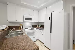 8037 Caminito Mallorca, La Jolla, CA 92037 - Photo 14