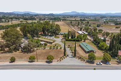 25450 Hayes Ave, Murrieta, CA 92562 - Photo 2