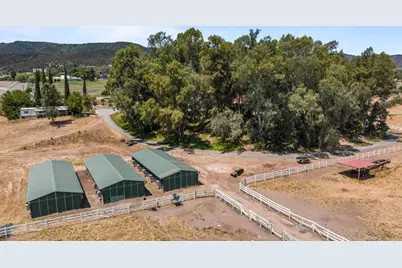 25450 Hayes Ave, Murrieta, CA 92562 - Photo 4