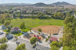 34563 Meadowside Ln, Winchester, CA 92596 - Photo 32