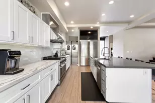 1270 Emerald St, San Diego, CA 92109 - Photo 12