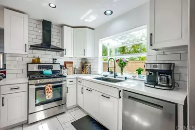 39685 Almansa, Murrieta, CA 92562 - Photo 4