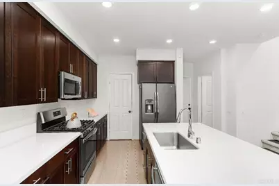 12835 W Hemingway Drive, San Fernando, CA 91340 - Photo 4