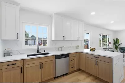 702 4 Oaklawn Avenue, Chula Vista, CA 91910 - Photo 2