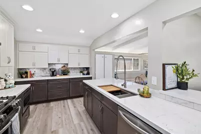 3542 Governor Drive, San Diego, CA 92122 - Photo 2