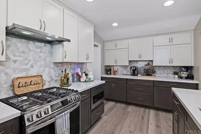 3542 Governor Drive, San Diego, CA 92122 - Photo 8