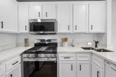 231 Riverview Way, Oceanside, CA 92057 - Photo 10