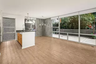 321 Tenth Ave, San Diego, CA 92101 - Photo 2