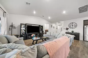 28428 Fressia Dr, Winchester, CA 92596 - Photo 18