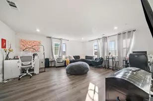 28428 Fressia Dr, Winchester, CA 92596 - Photo 10