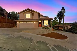 209 Journeys End, Vista, CA 92083 - Photo 2