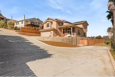 209 Journeys End, Vista, CA 92083 - Photo 4