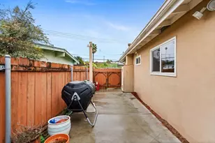 4927 Chateau Dr, San Diego, CA 92117 - Photo 18