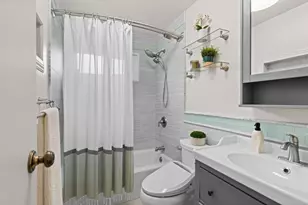 4927 Chateau Dr, San Diego, CA 92117 - Photo 10