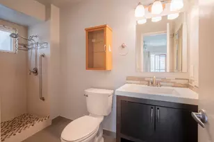 5610 Chateau Dr, San Diego, CA 92117 - Photo 16