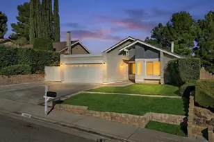 22945 Magnolia Glen Dr, Valencia, CA 91354 - Photo 2