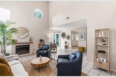 609 Mustang Glen, Escondido, CA 92027 - Photo 2