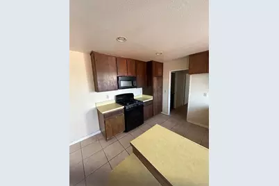 15170 Kingsway Drive, Lake Elsinore, CA 92530 - Photo 4