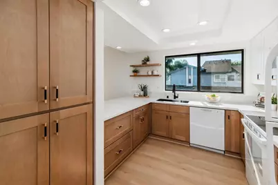 4085 Crystal Dawn #201, San Diego, CA 92122 - Photo 2