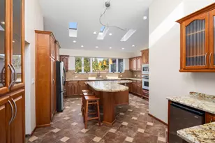 1180 Barcelona Dr, San Diego, CA 92107 - Photo 14