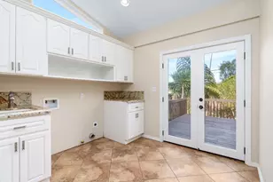 1180 Barcelona Dr, San Diego, CA 92107 - Photo 30